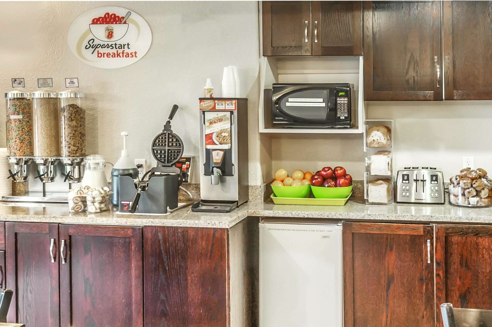 Homestay Express Airdrie Exterior foto